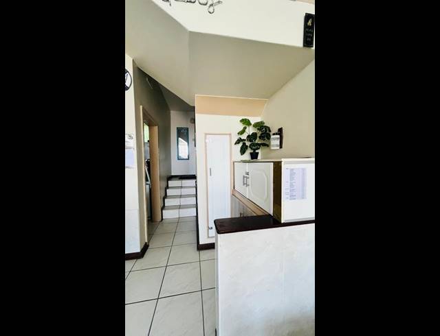 2 BEDROOM APARTMENT FOR SALE IN MARGATE BEACH